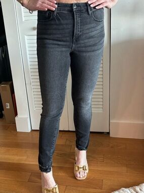 Good American Skinny High-Rise Jeans in Charcoal Gray
